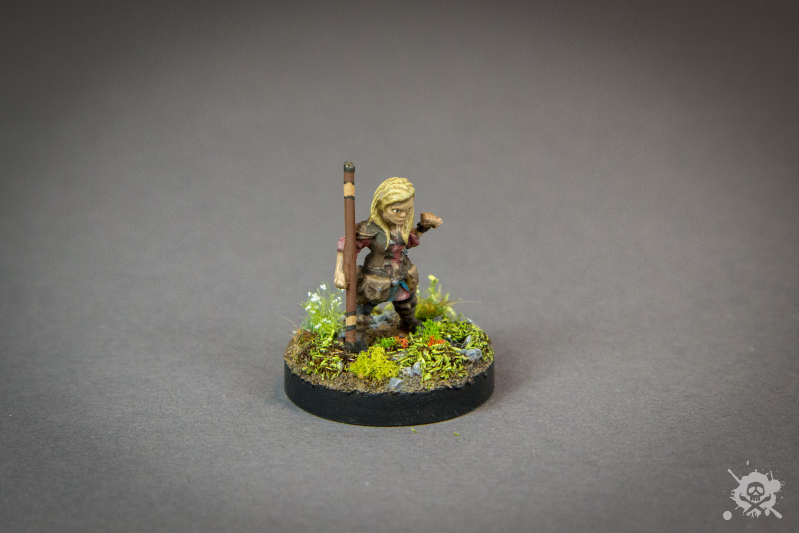 Halfling Female Rogue (Nolzur's Marvelous Miniatures 72627)