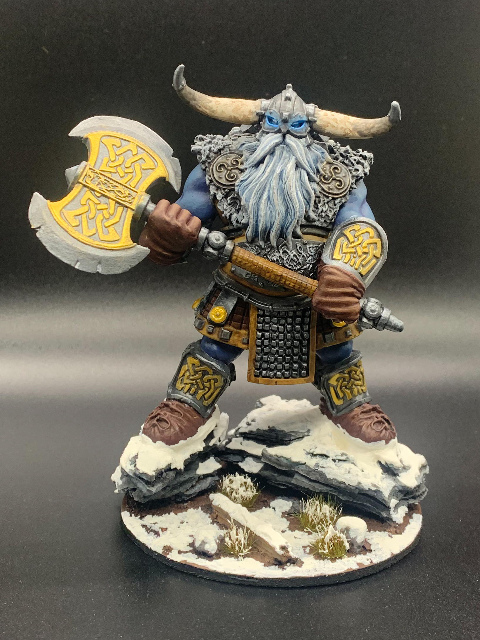 Frost Giant Bodyguard by NorthWindMinis